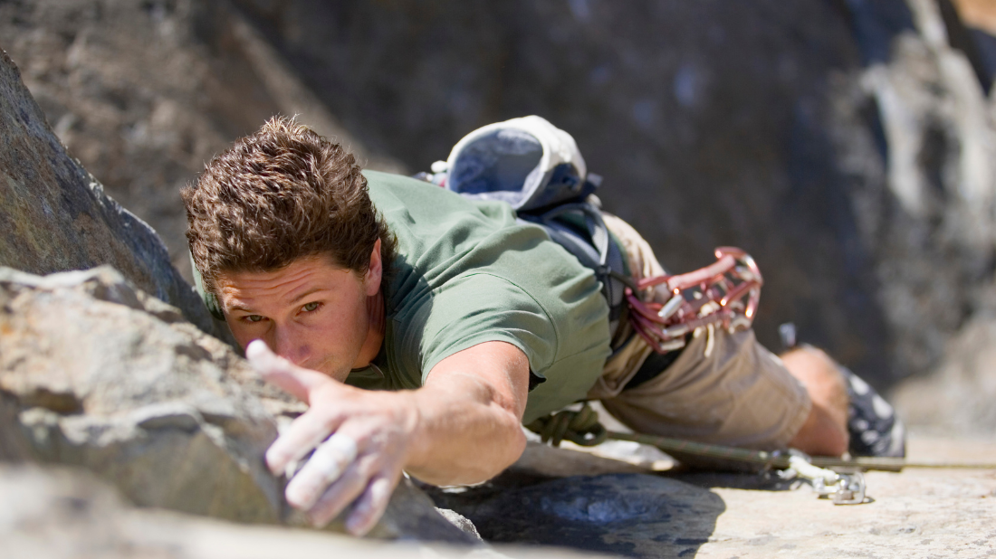 kobieta się wspina kobieta się wspina