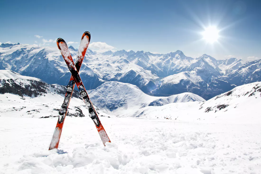 Przygotuj się na sezon narciarski! Skuteczne ćwiczenia na wzmocnienie kolan
