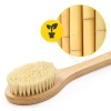 Długa szczotka do kąpieli i masażu ciała twarda