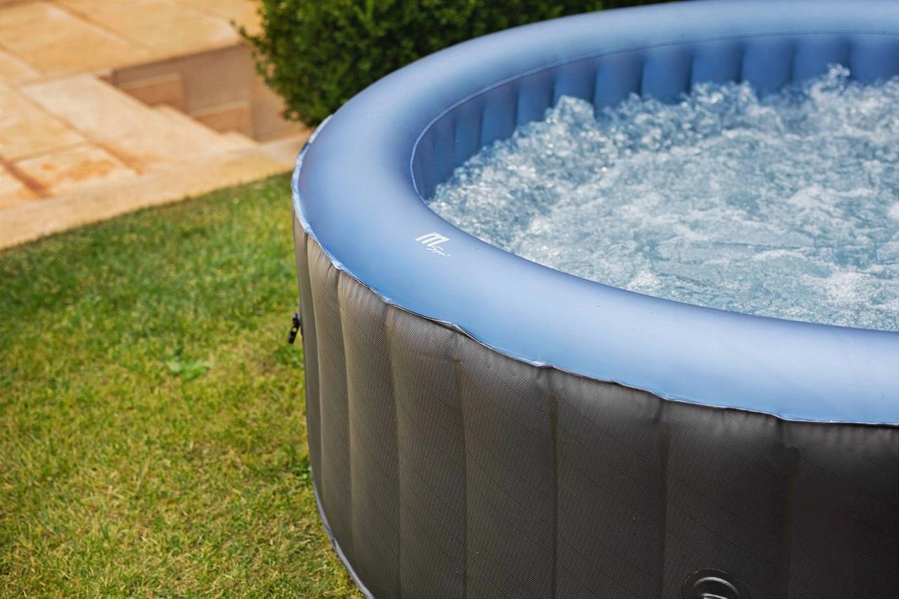 jacuzzi ogrodowe basen z hydromasażem