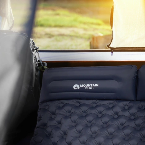Dmuchany materac turystyczny dwuosobowy samopompujący Mountain Goat granatowy