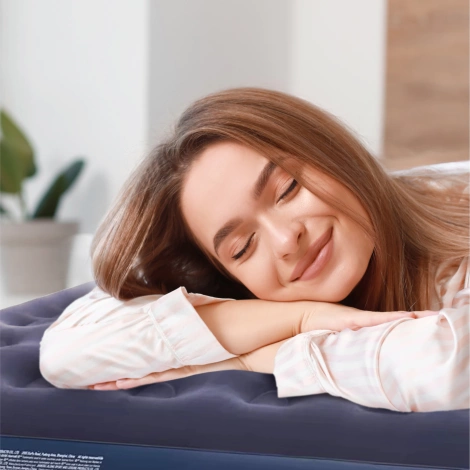 Materac dmuchany dwuosobowy Avenli 203 x 183 x 22 cm z pompką i poduszkami