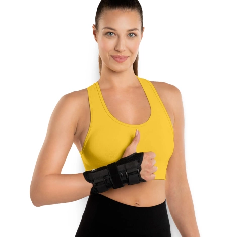 Orteza na prawy nadgarstek ze sztywną szyną