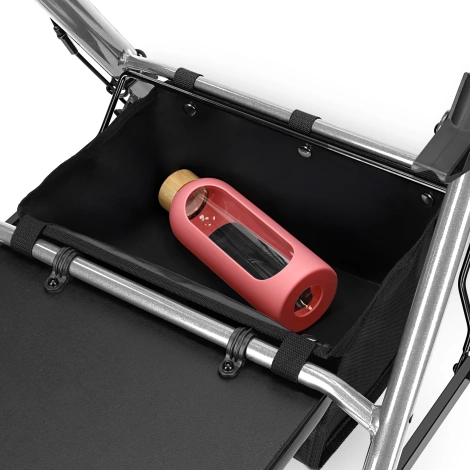 Chodzik czterokołowy z siedziskiem i torbą srebrny