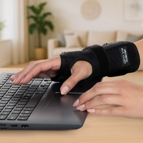 Orteza na prawy nadgarstek ze sztywną szyną