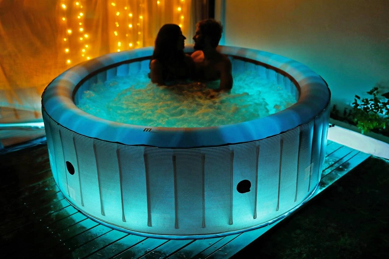 jacuzzi ogrodowe basen z hydromasażem